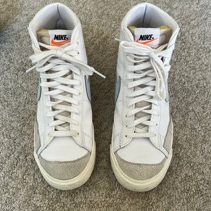 Nike blazer mid ‘77 vintage light blue white